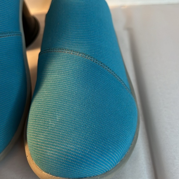 Clarks Teal Elastic Slip Ons - Picture 2 of 6